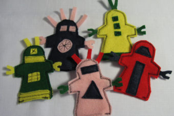 Free Finger Puppets Robots by Threading My Way
