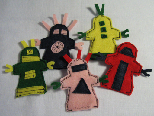 Free Finger Puppets Robots by Threading My Way