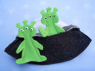 Alien and Spaceship Finger Puppets Play Set by Crack of Dawn Crafts