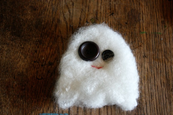 glow in the dark ghost plushie tutorial #freepattern | plushiepatterns.com