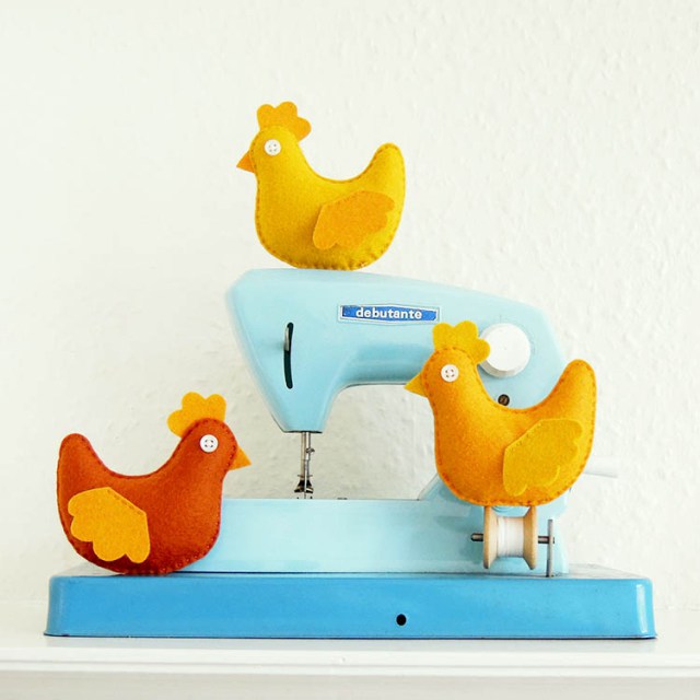 diy felt chick handsew one today! Great for Easter or any other time of year.